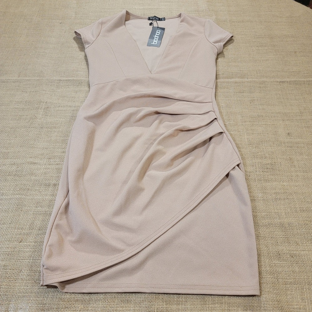 Boohoo Bodycon Dress Size 6 Beige Pleated Ruched V-Neck Cocktail Party NWT